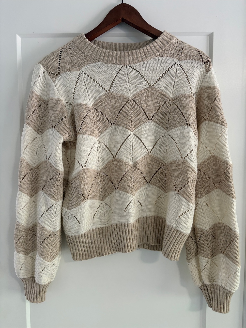 Evereve Beige & Cream Striped Open-Knit Crew Sweater